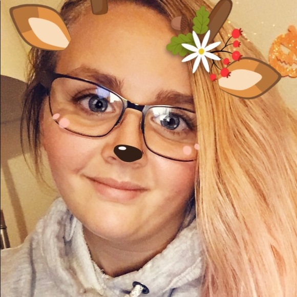 Meet your Posher, Mackenzie - Picture 2 of 3